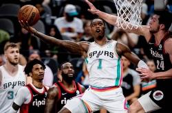 开云体育中国-包含雄鹿碾压鹈鹕，乔治·希尔统治全场的词条