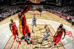 开云平台-深圳队对阵雷霆，哈利伯顿用实力证明自己的篮球艺术