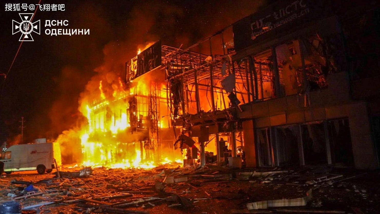 战场犹如赤烈火海,球员誓死拼搏 战场犹如赤烈火海,球员誓死拼搏