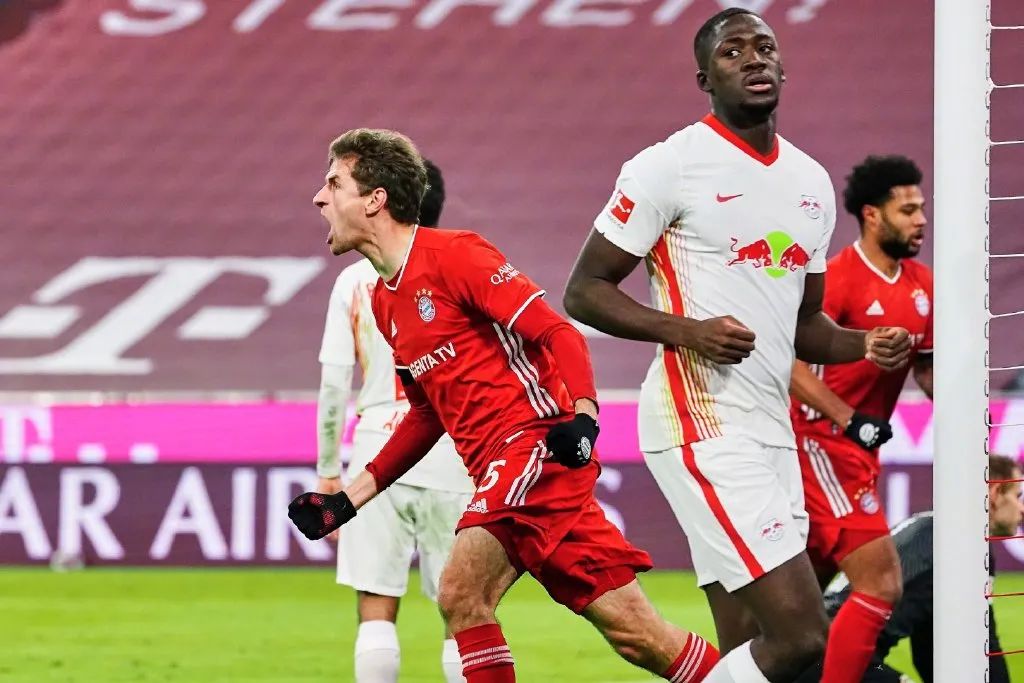 包含拜仁血洗中国，加维完成帽子戏法的词条