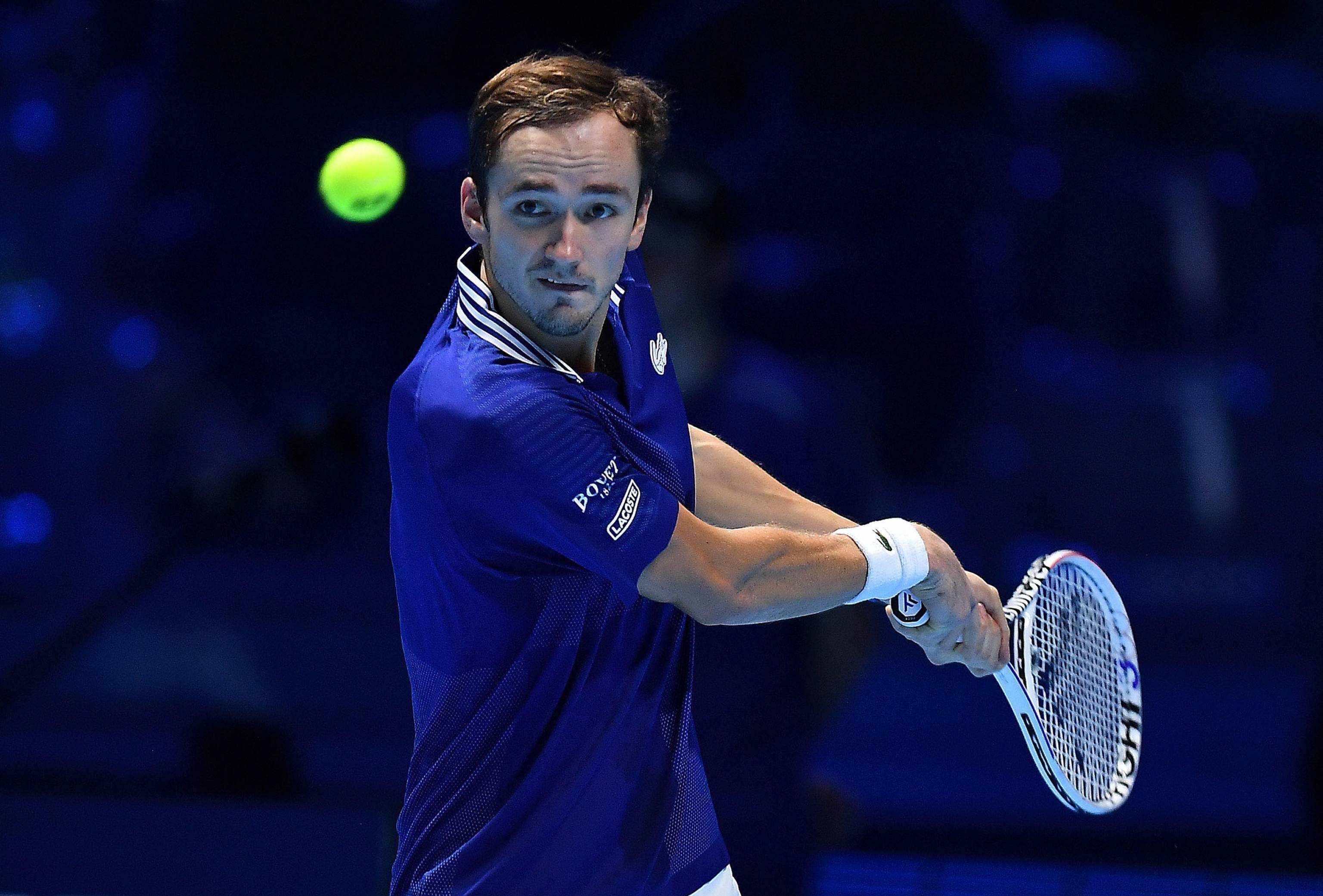 世界网球队鏖战法国网球队，梅德韦杰夫惊艳世界的简单介绍