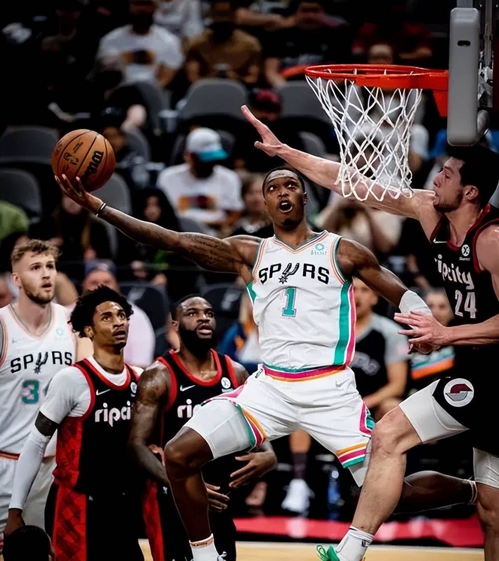 包含雄鹿碾压鹈鹕，乔治·希尔统治全场的词条