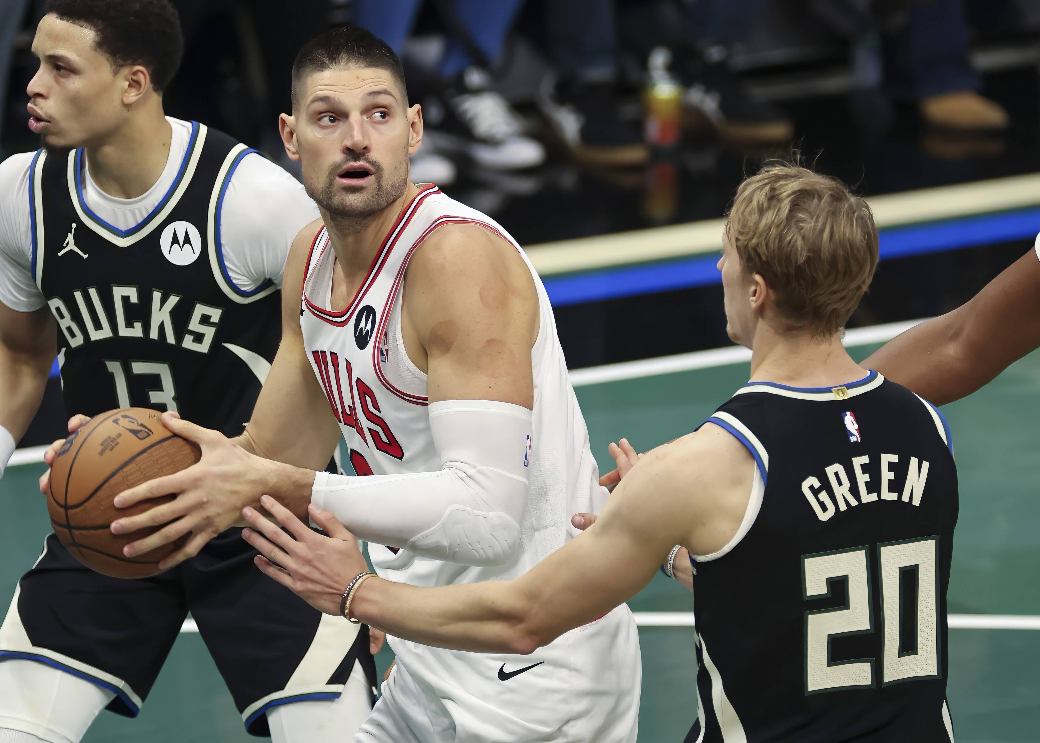 雄鹿险胜公牛，塔图姆扛起全队的简单介绍