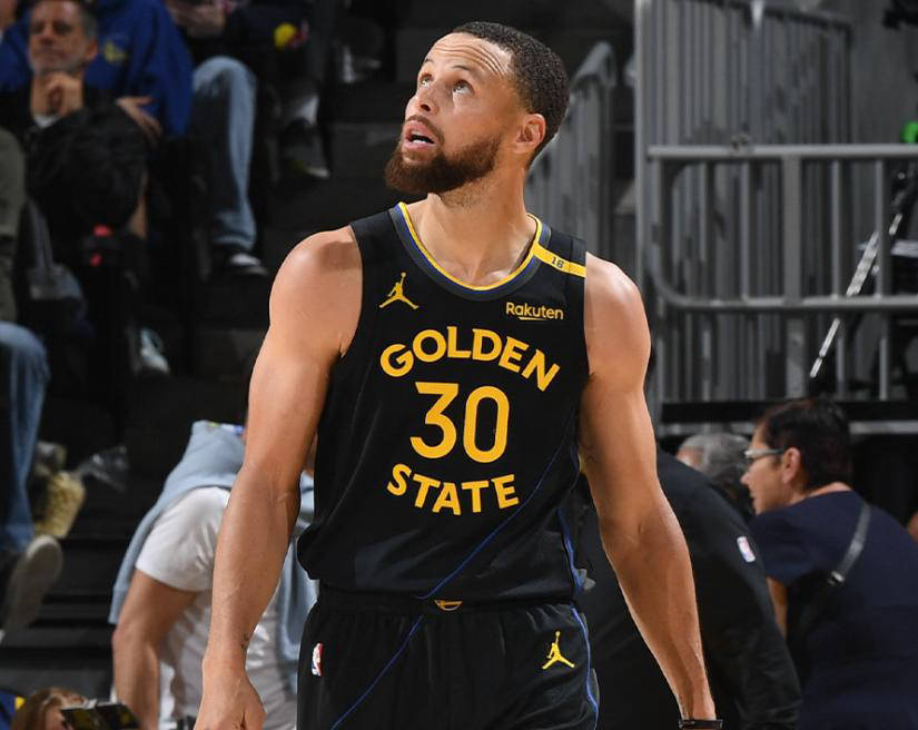 勇士遭人逆转，库里表现出色