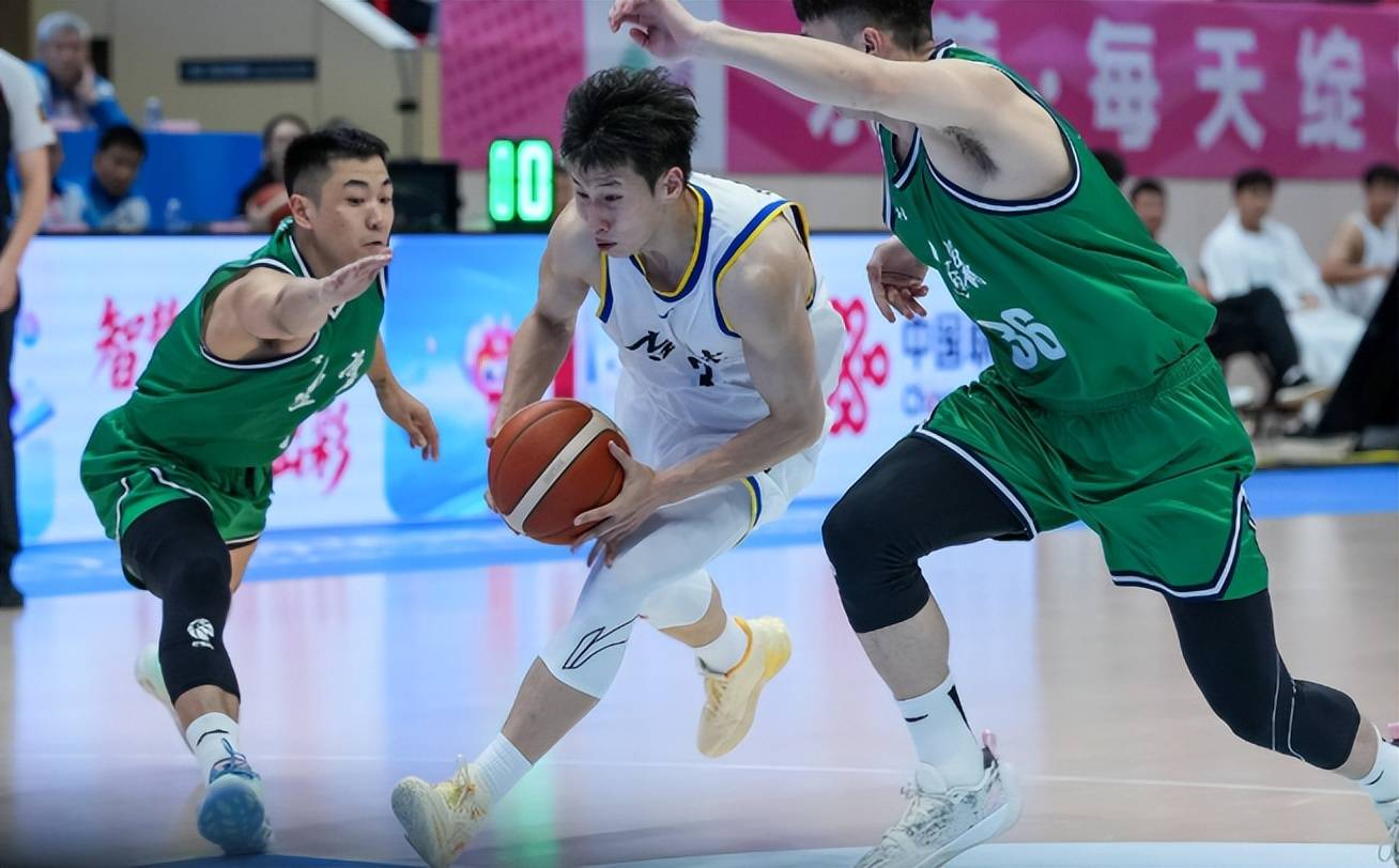 辽宁男篮战胜深圳队,取得新赛季首胜 辽宁男篮战胜深圳队,取得新赛季首胜