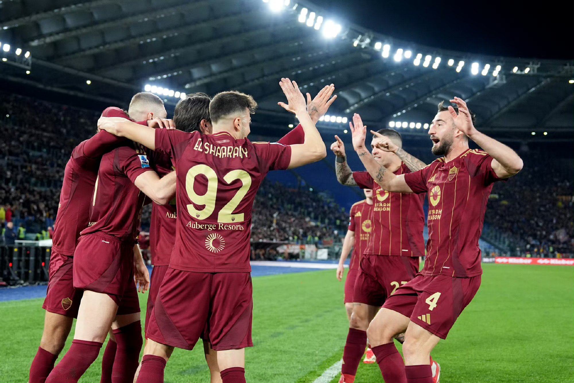 包含欧洲各国足球强队集结，争夺胜利将展开的词条