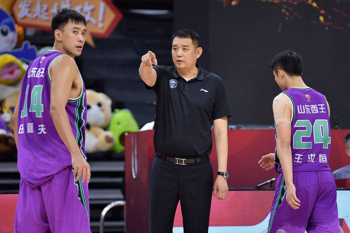 山东男篮夺得冠军，锋芒胜出