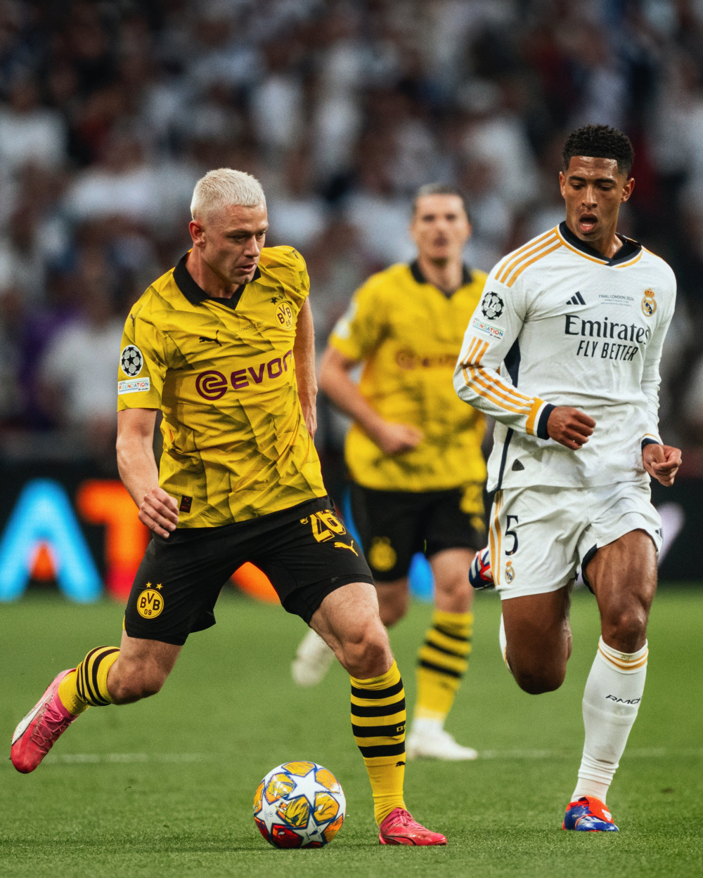 关于多特蒙德前锋连续场破门，助球队保持不败的信息