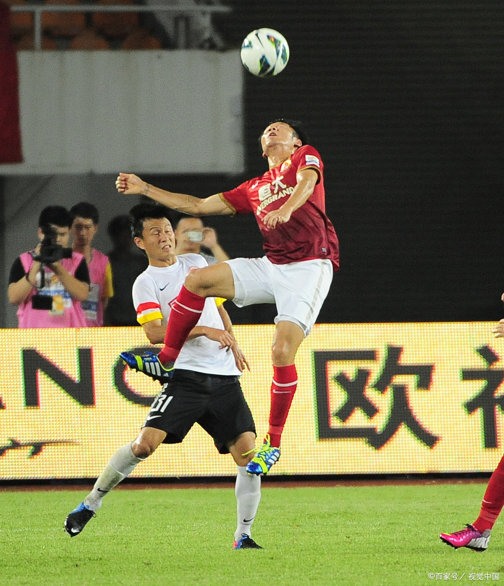 球员们在比赛中发挥出色，用实力征服对手