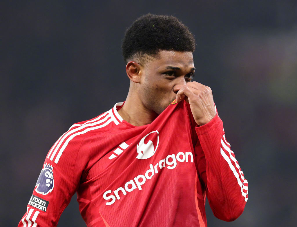 包含曼联客场不敌南安普顿，遭遇三连败的词条