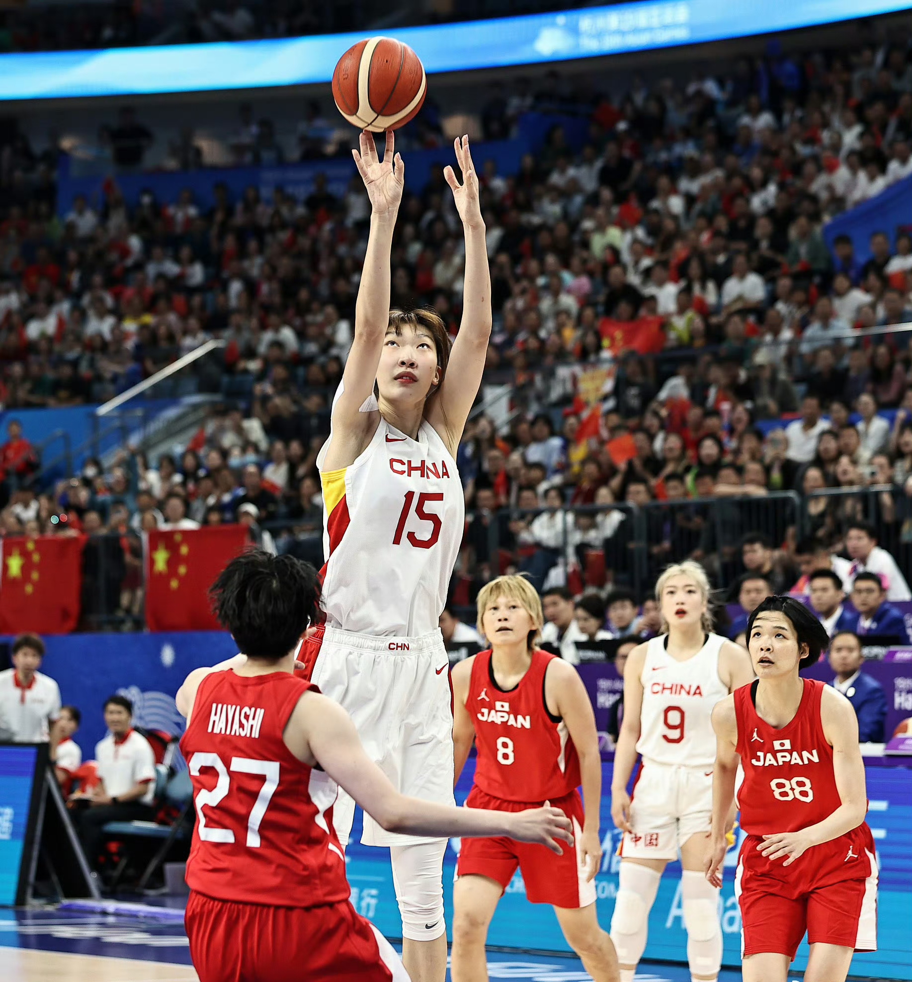 包含中国篮球联赛球员在比赛中不断进步，锻炼实力的词条