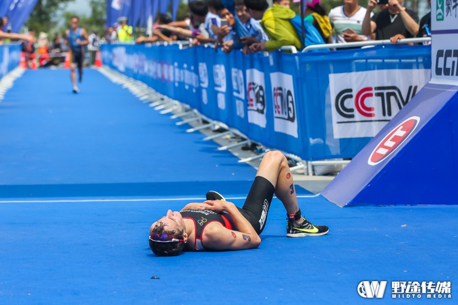 关于荷兰队表现出色，包揽三项冠军的信息