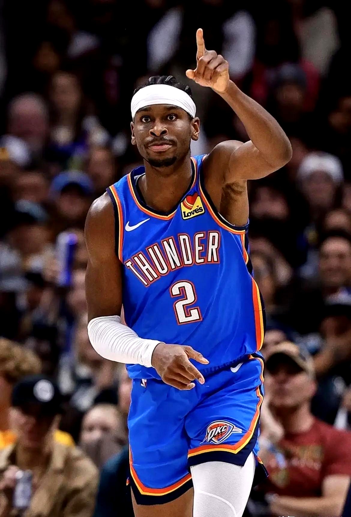 NBA球员零距离接触球迷，人气飙升的简单介绍