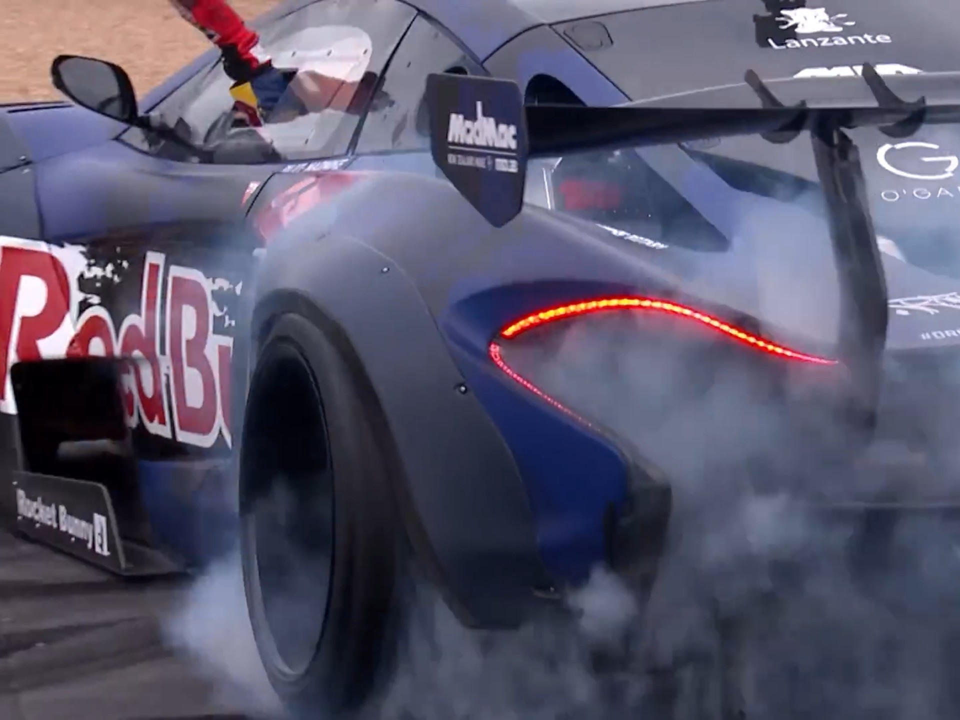 包含迈凯伦横扫梅赛德斯，佩雷兹高光表现的词条