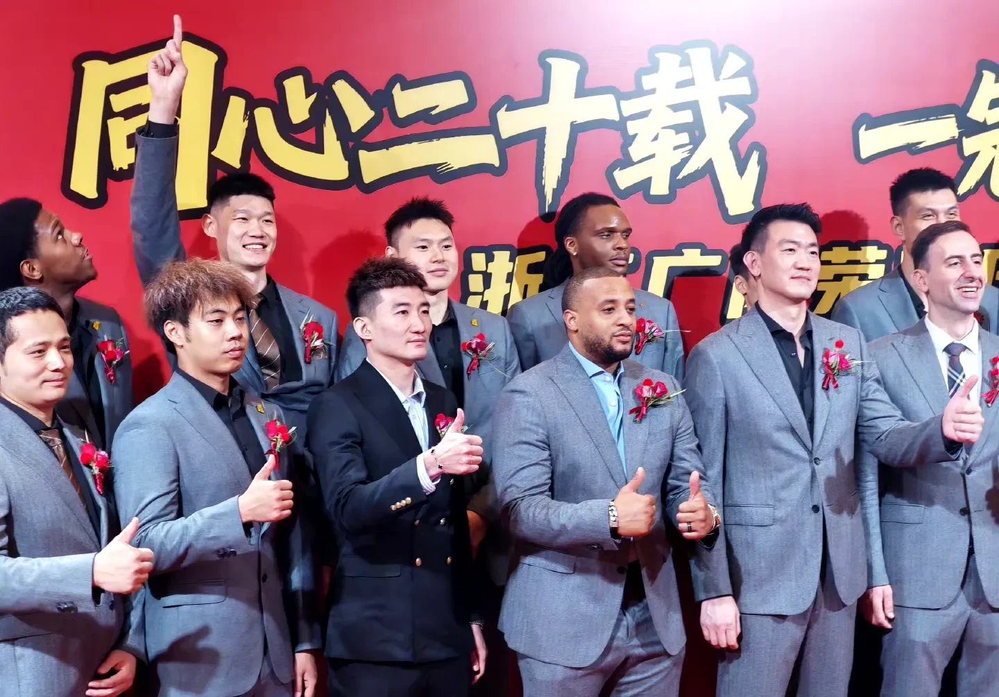 新疆队完胜掘金，孙铭徽惊艳四座的简单介绍